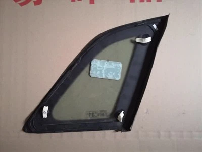 Qhov Rooj Sab Iav AUDI Q3 2019